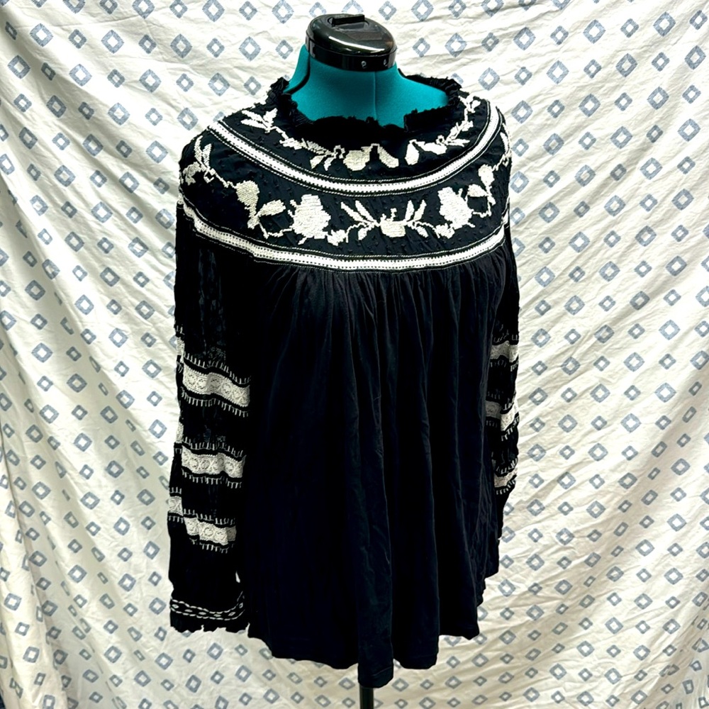 Anthropologie Top Black and White Cotton Maeve 1X Long Sleeve Embroidery